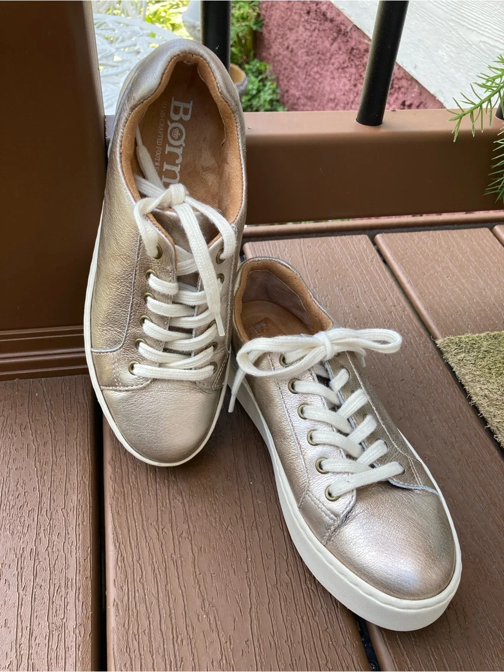 Born Size 7M Mira gold leather platform sneakers